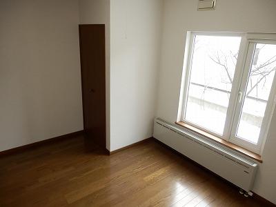 Non-living room. Sunlight through the trees full of rooms