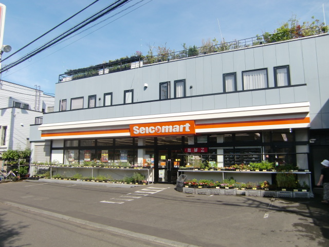 Convenience store. 300m until Seicomart (convenience store)
