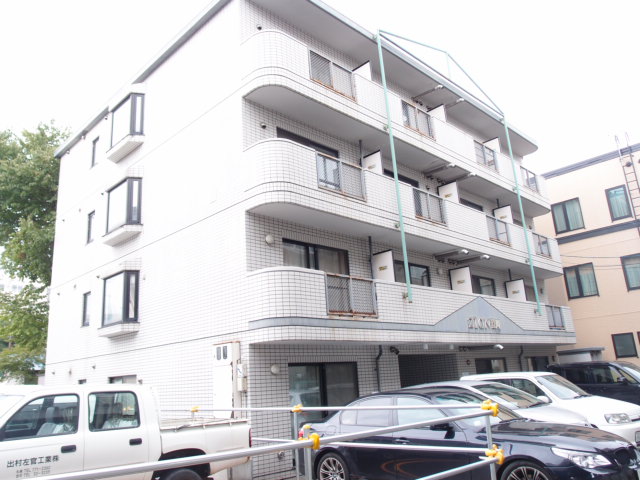 Building appearance. It is tall buildings of bright impression without apartment around! Station near!