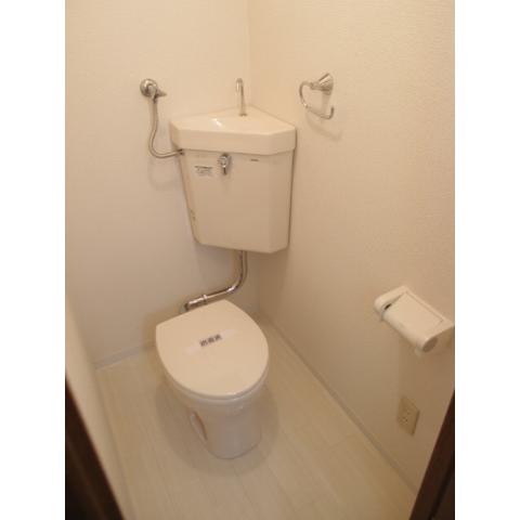 Toilet. Toilet with cleanliness! You can comfortably use!