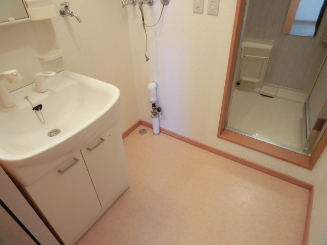 Washroom. With dressing room!