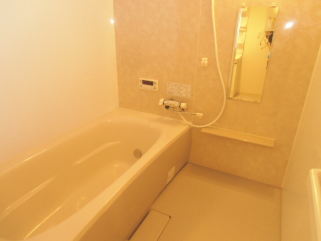 Bath. Large bathroom of 1 pyeong size! With add cook function!
