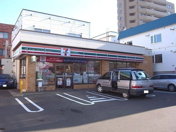 Convenience store. Seven-Eleven Sapporo Sumikawa Article 5 store up (convenience store) 178m