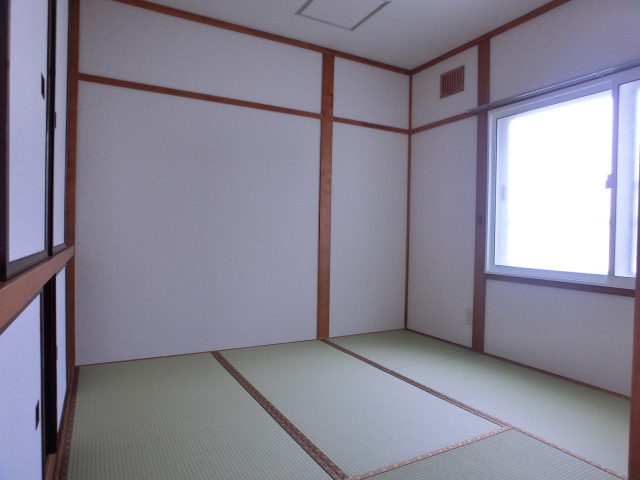 Other room space. There is also Japanese-style room