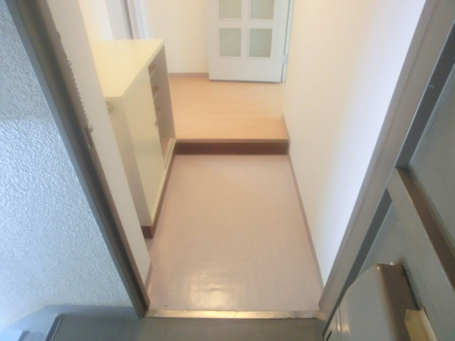 Entrance. Equipped cupboard ☆