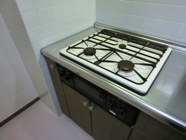 Kitchen. It is not necessary to buy a stove.