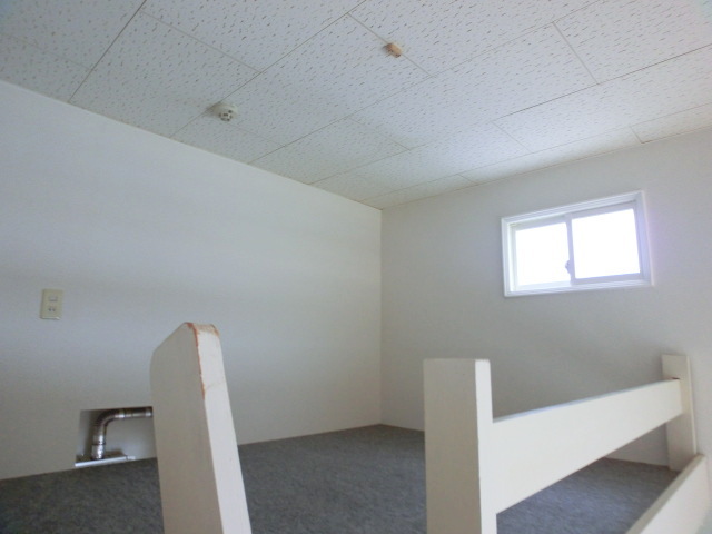 Other room space. Space of the loft!