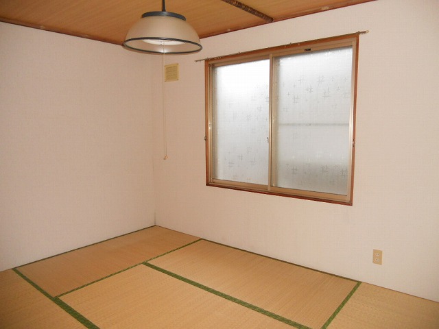 Other room space. It becomes a Japanese-style room clean. 