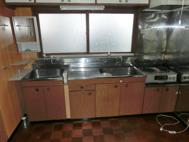 Kitchen. There kitchen storage ☆ 