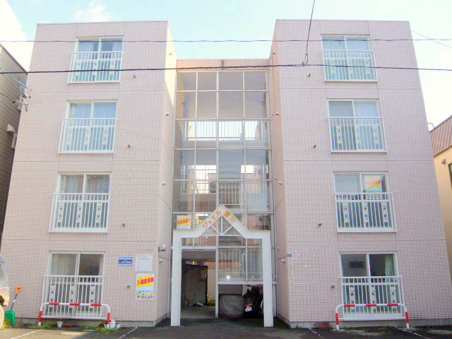 Building appearance. Station is near the Sumikawa! ! 