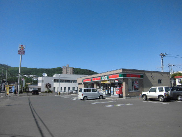 Convenience store. Thanks Sapporo Kawazoe Article 4 store up to (convenience store) 500m