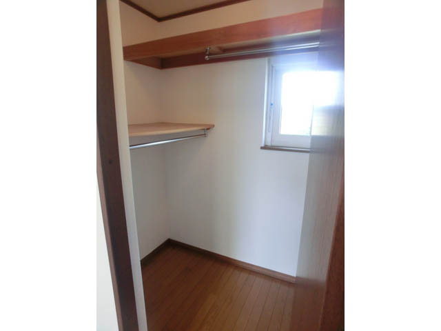 Receipt. Walk-in closet