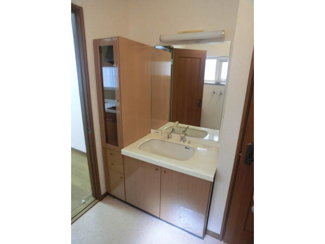 Washroom. Clean wash basin