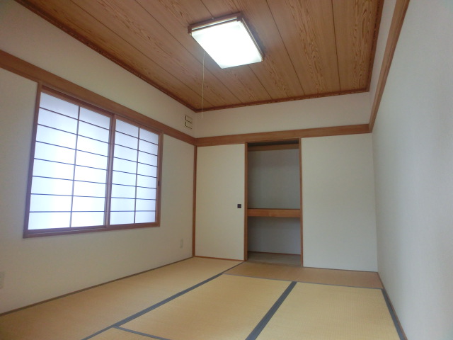 Other room space. Bright Japanese-style room