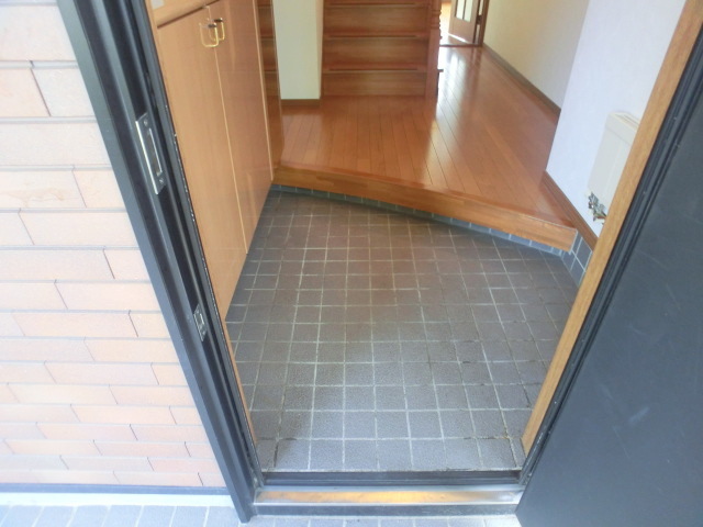 Entrance. Entrance also spacious