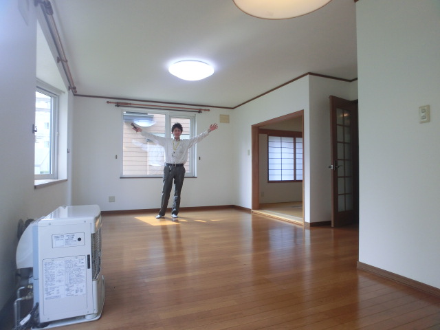 Living and room. Spacious living room