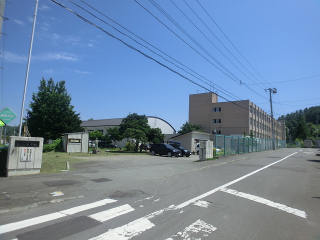Junior high school. 469m to Sapporo Tateishiyama junior high school (junior high school)