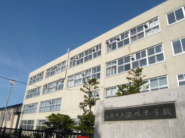 Junior high school. 725m to Sapporo Municipal Sumikawa junior high school (junior high school)