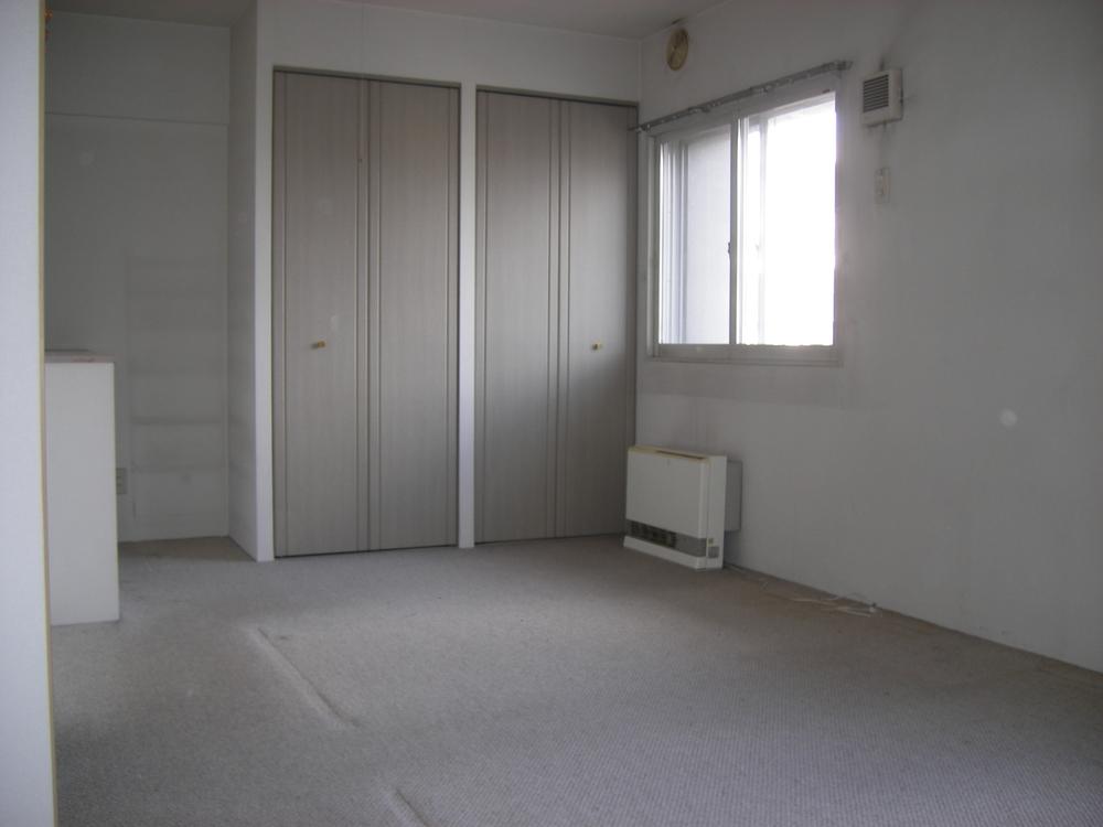 Non-living room. Indoor (12 May 2013) Shooting