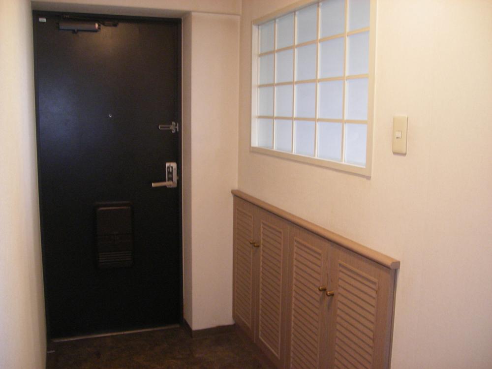 Entrance. Local (12 May 2013) Shooting