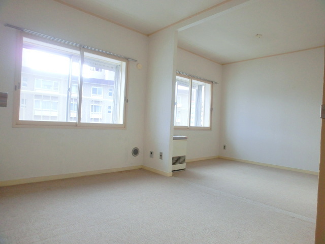 Other room space. Bright rooms! There stove!