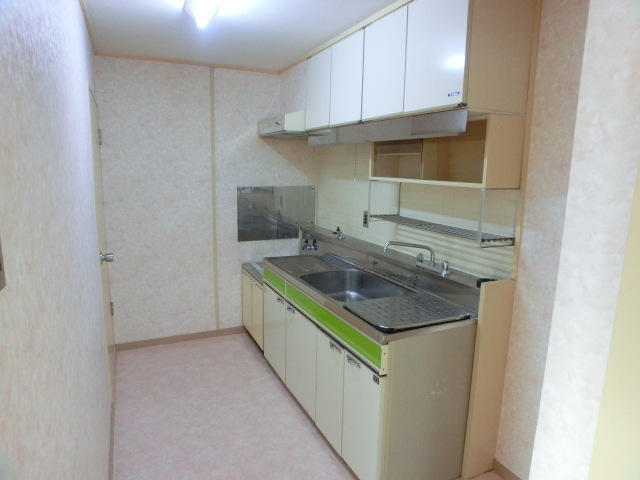 Kitchen. Very large independent kitchen!