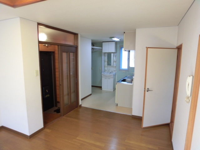 Living and room. It is another angle of living ☆