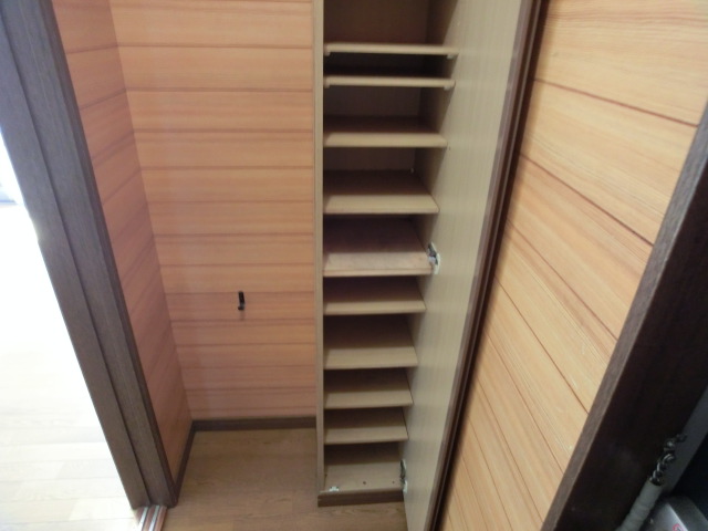 Other Equipment. Also equipped with cupboard!