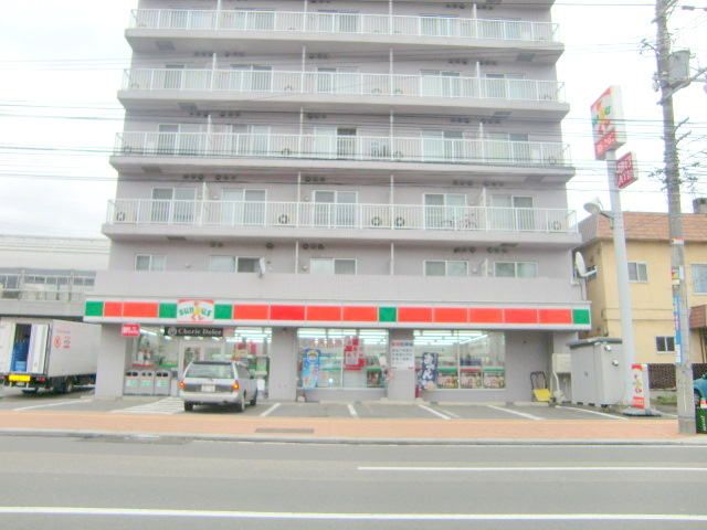 Convenience store. 100m until Thanksgiving (convenience store)