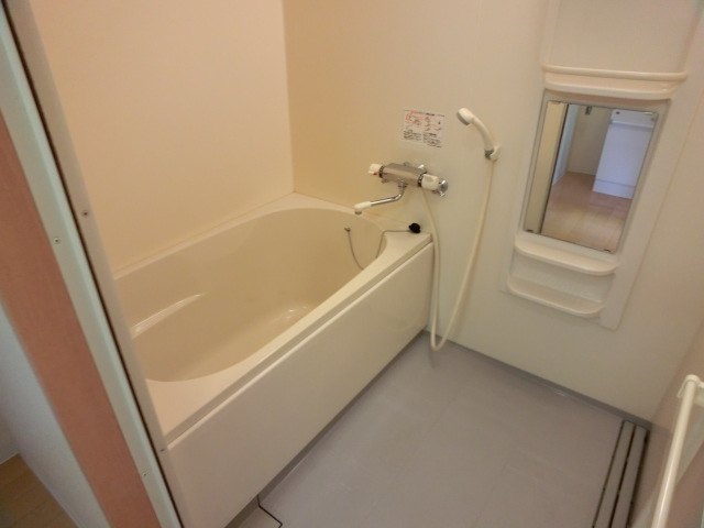 Bath. Large bath!
