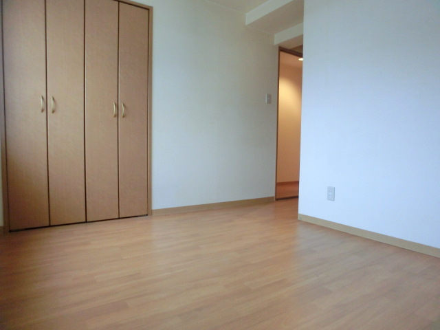 Other room space. Each room has a spacious space. 
