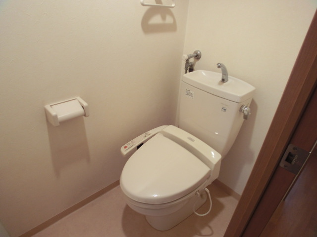 Toilet. It is also the winter warm. 