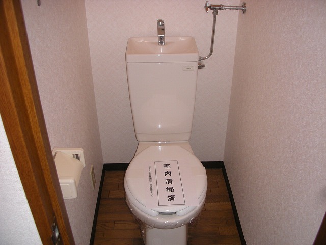Toilet. It has also been neatly cleaning. 