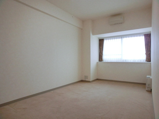 Other room space. Western is ☆