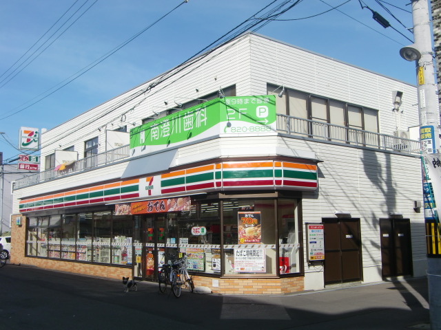Convenience store. 300m to Seven-Eleven (convenience store)
