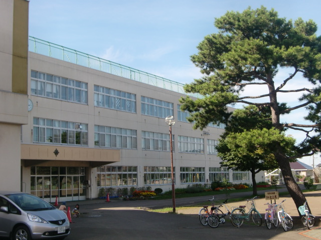 Primary school. Sumikawa 1300m south to elementary school (elementary school)