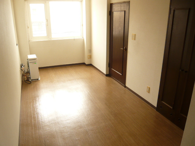 Other room space. It is also a good day.