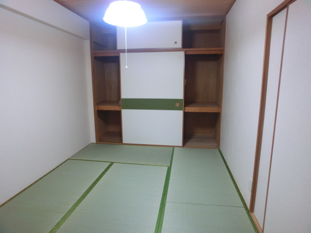 Other room space. Storage is a wide Japanese-style room!