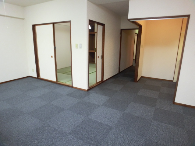 Living and room. Spacious living room!