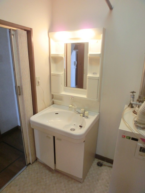 Other Equipment. We with wash basin.