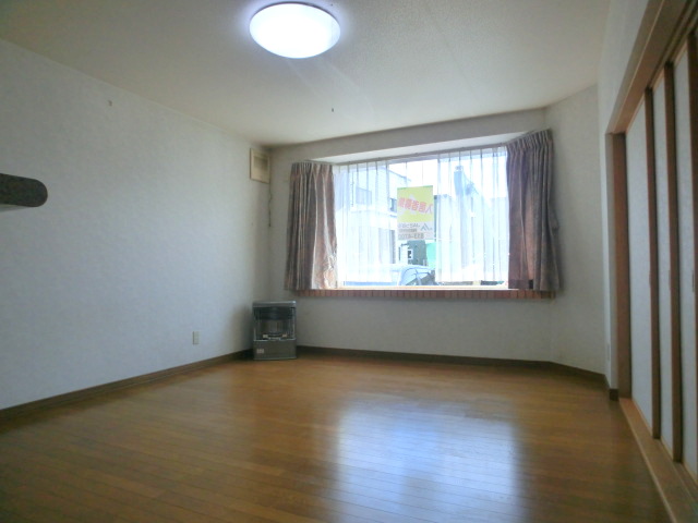 Other room space. Beautiful room!