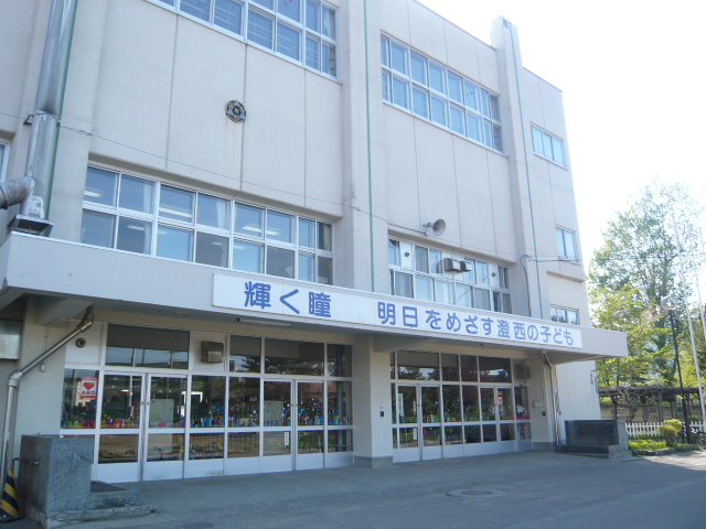 Primary school. 900m to Sapporo Municipal Sumikawa Nishi Elementary School (elementary school)