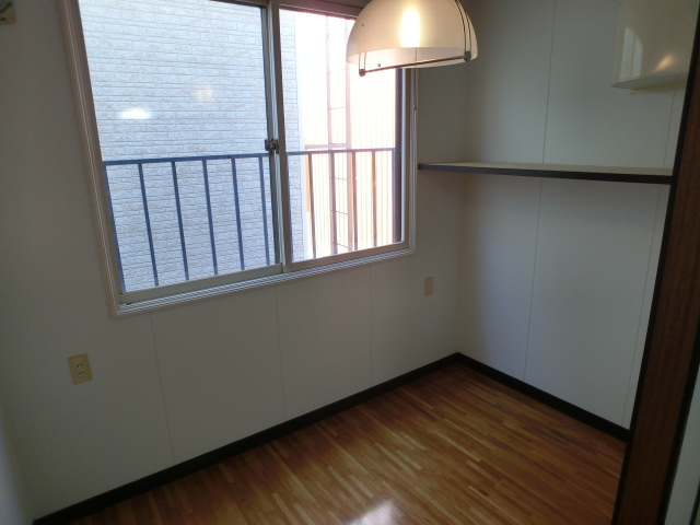 Other room space. Also comes with lighting