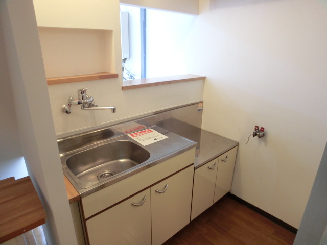 Kitchen. Face-to-face is the kitchen.
