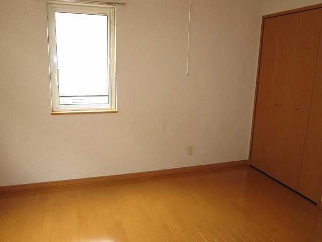 Other room space. Wind street because there is also a window Yoshi