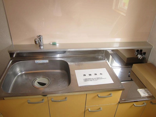 Kitchen. There kitchen storage ☆