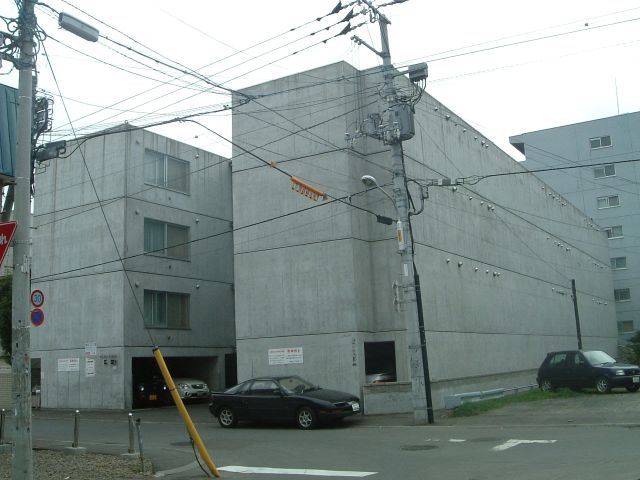 Building appearance. It is a concrete driving range