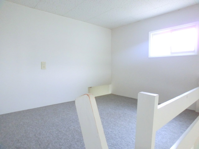 Other room space. There loft!