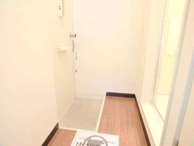 Entrance. Entrance is here.! !