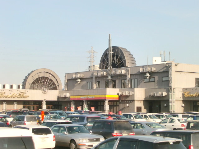 Shopping centre. 1200m to call Chang Four (shopping center)